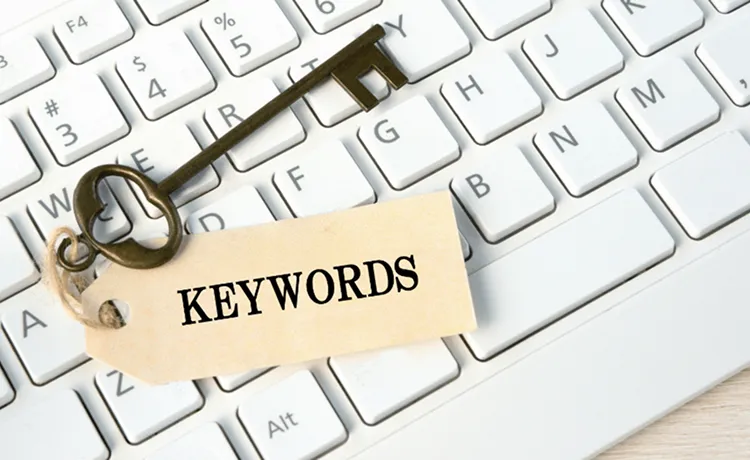 キーワードとキーボードを表示している写真