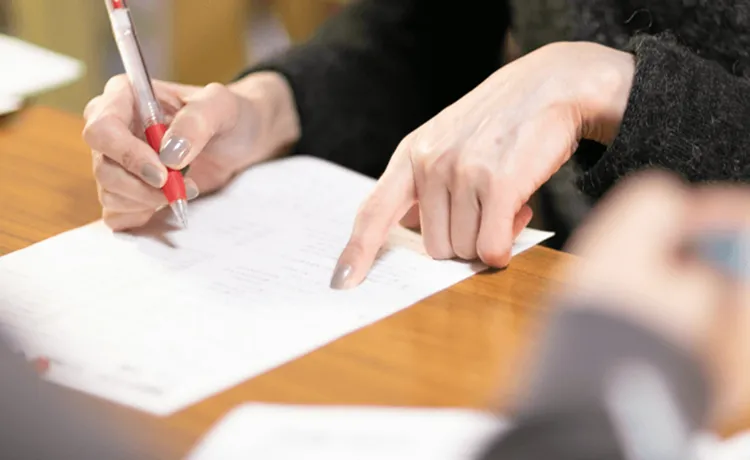 メモをしている写真